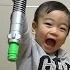 1歳3ヶ月 スター ウォーズ のライトセーバーを持ったらフォースの覚醒したみたい